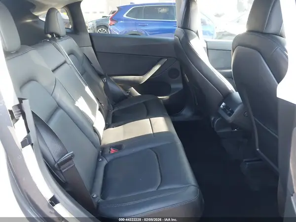 7SAYGDEE6NF357642 2022 TESLA MODEL Y - Image 8