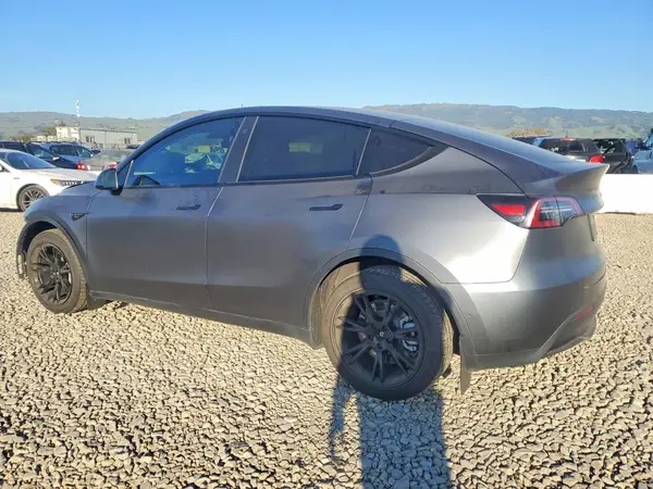 7SAYGDEE6NF359746 2022 TESLA MODEL Y - Image 2