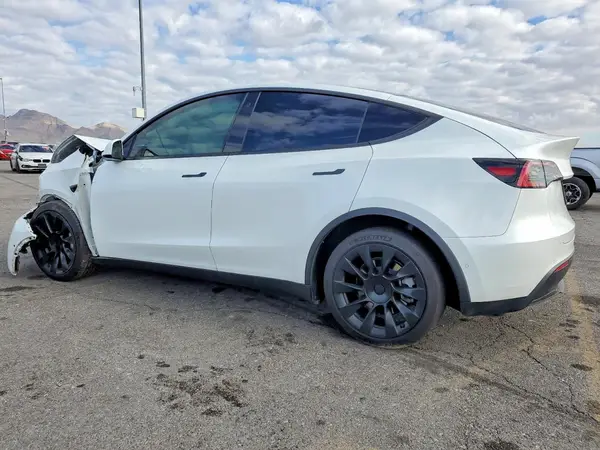 7SAYGDEE6NF360931 2022 TESLA MODEL Y - Image 2