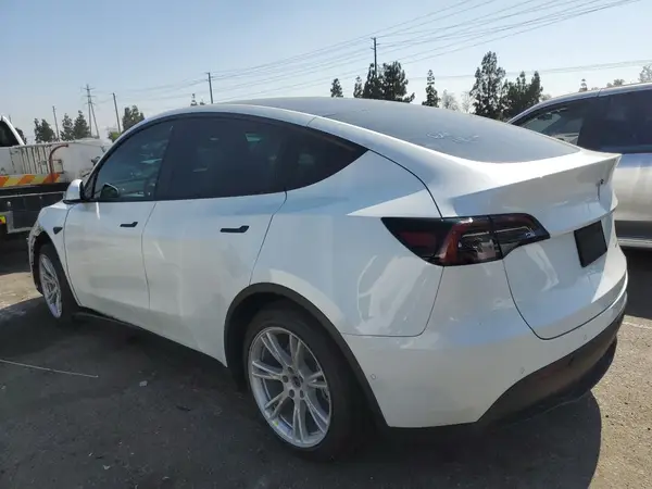 7SAYGDEE6NF361397 2022 TESLA MODEL Y - Image 2