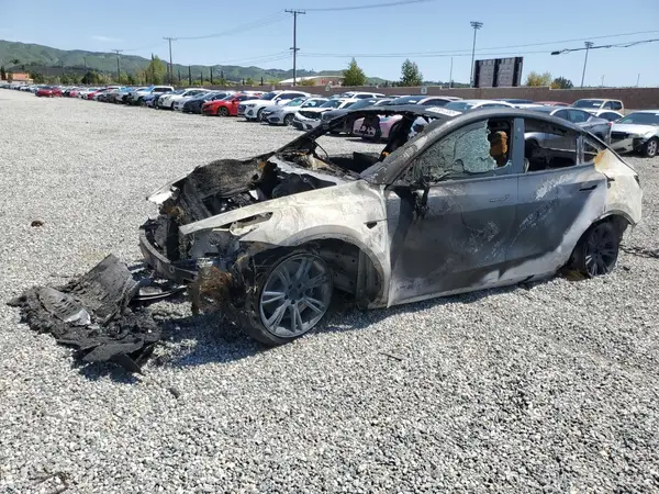 7SAYGDEE6NF362582 2022 TESLA MODEL Y - Image 1