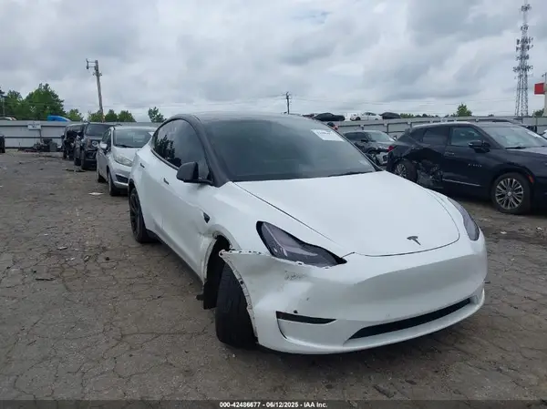 7SAYGDEE6NF364669 2022 TESLA MODEL Y - Image 1