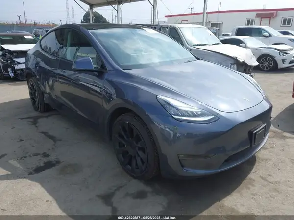 7SAYGDEE6NF364994 2022 TESLA MODEL Y - Image 1