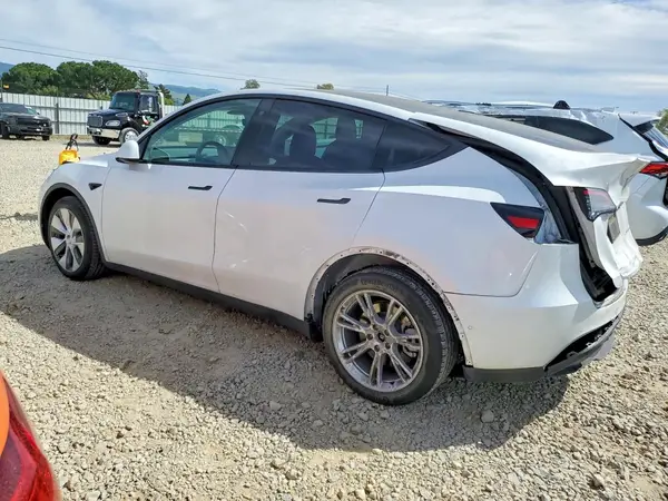 7SAYGDEE6NF365336 2022 TESLA MODEL Y - Image 2