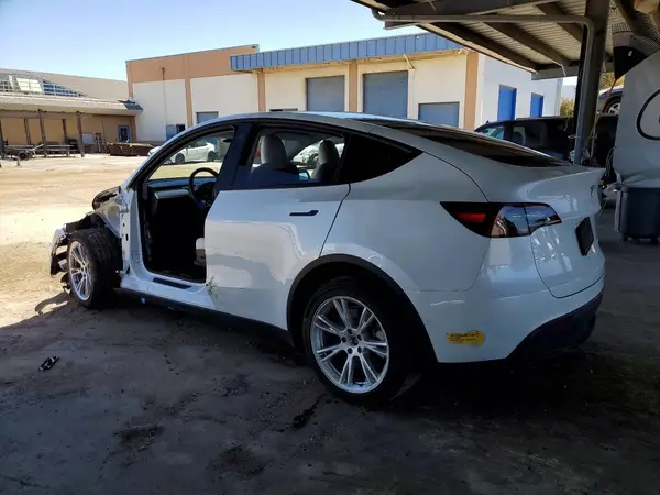 7SAYGDEE6NF368611 2022 TESLA MODEL Y - Image 2