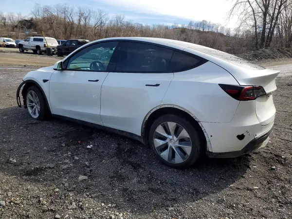 7SAYGDEE6NF373730 2022 TESLA MODEL Y - Image 2
