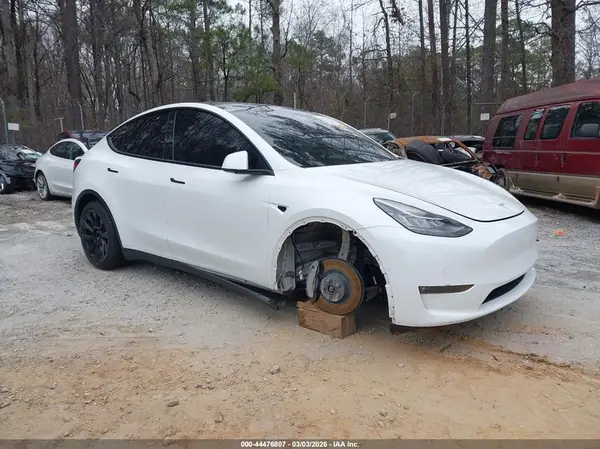 7SAYGDEE6NF385778 2022 TESLA MODEL Y - Image 1