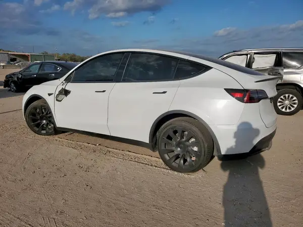 7SAYGDEE6NF386655 2022 TESLA MODEL Y - Image 2