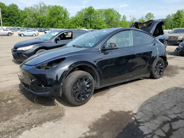 7SAYGDEE6NF386753 2022 TESLA MODEL Y - Image 1