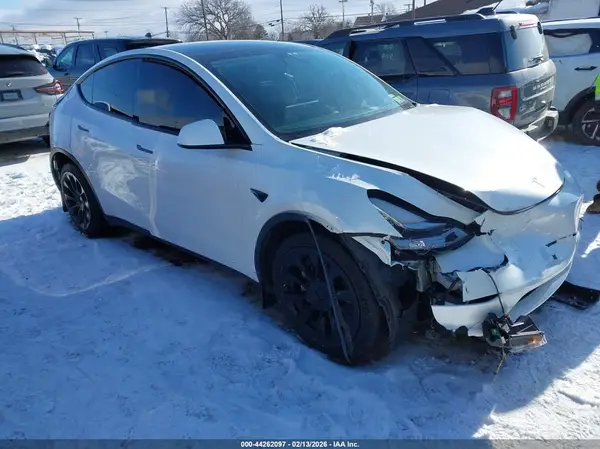7SAYGDEE6NF386977 2022 TESLA MODEL Y - Image 1