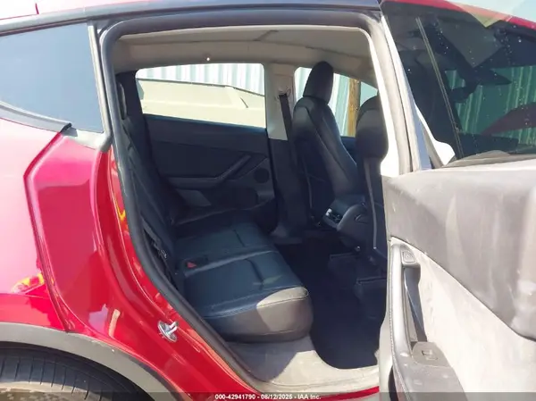 7SAYGDEE6NF387031 2022 TESLA MODEL Y - Image 8