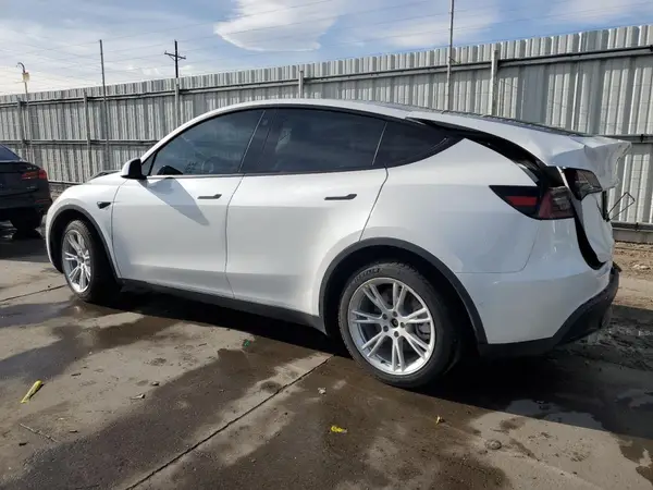 7SAYGDEE6NF388440 2022 TESLA MODEL Y - Image 2