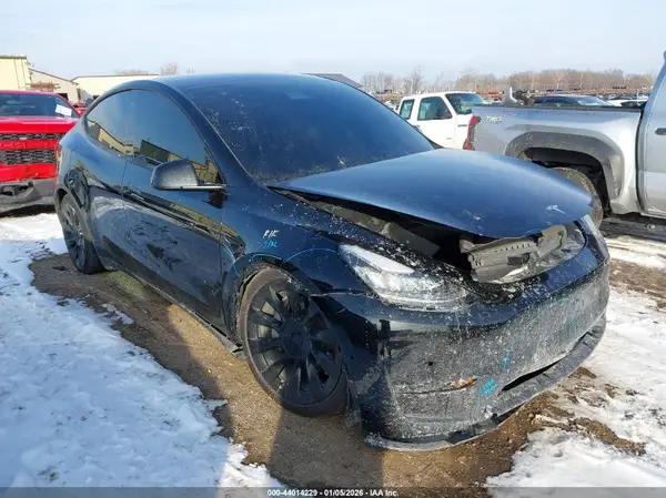 7SAYGDEE6NF390866 2022 TESLA MODEL Y - Image 1