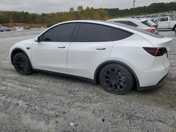 7SAYGDEE6NF392813 2022 TESLA MODEL Y - Image 2