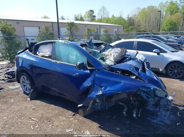 7SAYGDEE6NF395310 2022 TESLA MODEL Y - Image 1