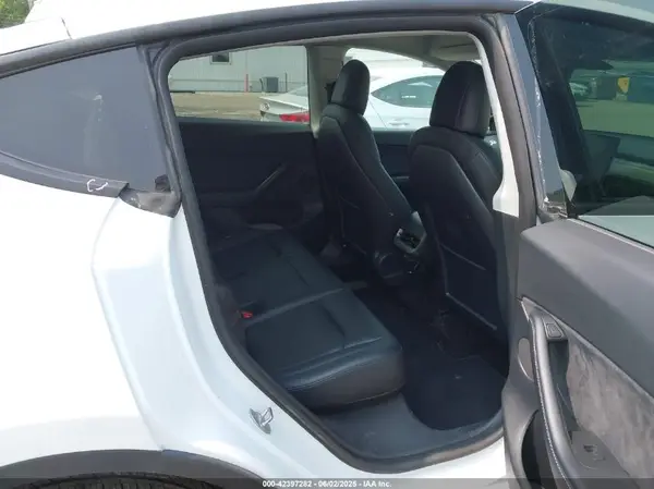 7SAYGDEE6NF400487 2022 TESLA MODEL Y - Image 8