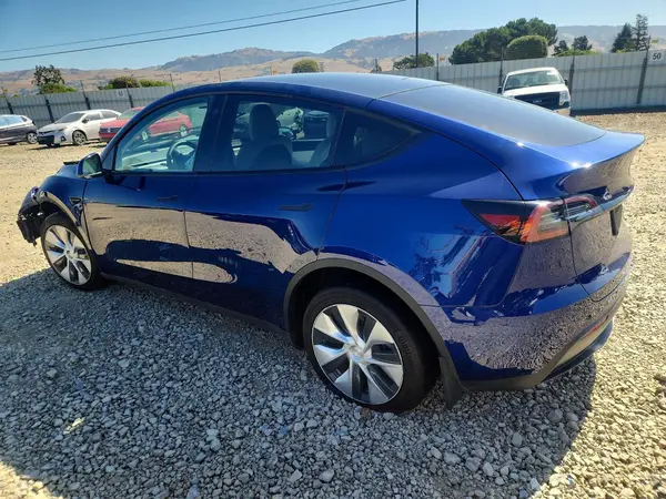 7SAYGDEE6NF401994 2022 TESLA MODEL Y - Image 2