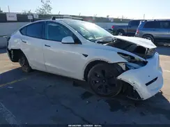 7SAYGDEE6NF410081 2022 TESLA MODEL Y