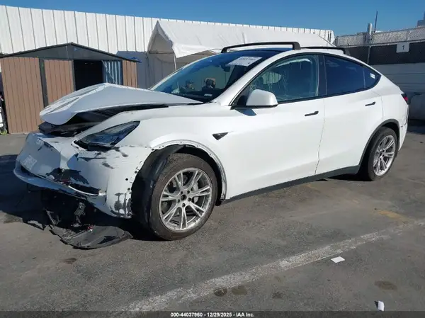 7SAYGDEE6NF410081 2022 TESLA MODEL Y - Image 2