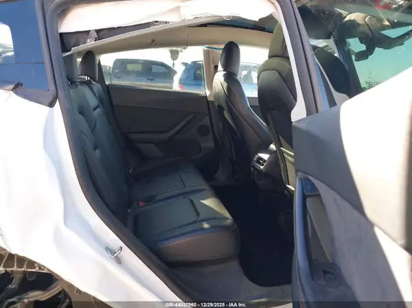 7SAYGDEE6NF410081 2022 TESLA MODEL Y - Image 8