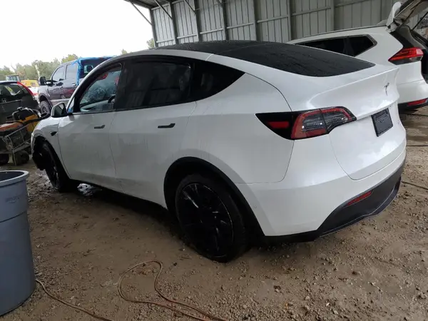 7SAYGDEE6NF413868 2022 TESLA MODEL Y - Image 2