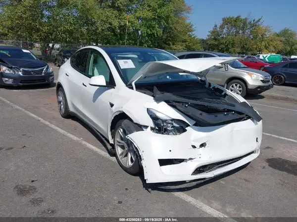 7SAYGDEE6NF419749 2022 TESLA MODEL Y - Image 1