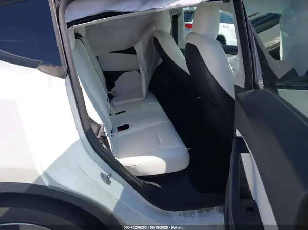 7SAYGDEE6NF419749 2022 TESLA MODEL Y - Image 8