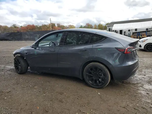 7SAYGDEE6NF422585 2022 TESLA MODEL Y - Image 2