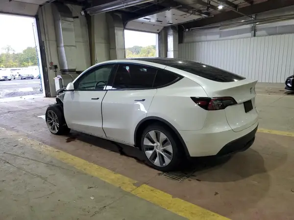 7SAYGDEE6NF422716 2022 TESLA MODEL Y - Image 2