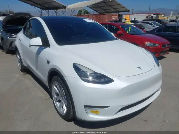 7SAYGDEE6NF423753 2022 TESLA MODEL Y - Image 1
