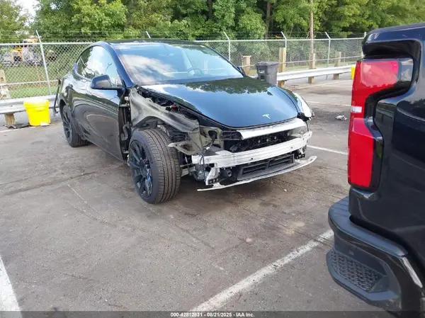 7SAYGDEE6NF425647 2022 TESLA MODEL Y - Image 1