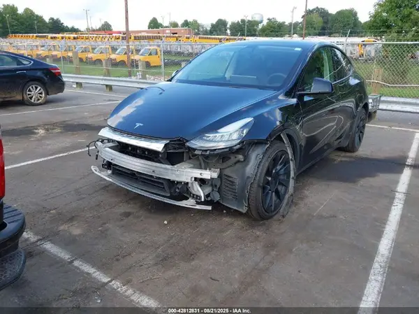7SAYGDEE6NF425647 2022 TESLA MODEL Y - Image 2