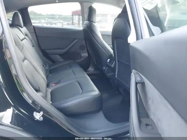 7SAYGDEE6NF425647 2022 TESLA MODEL Y - Image 8