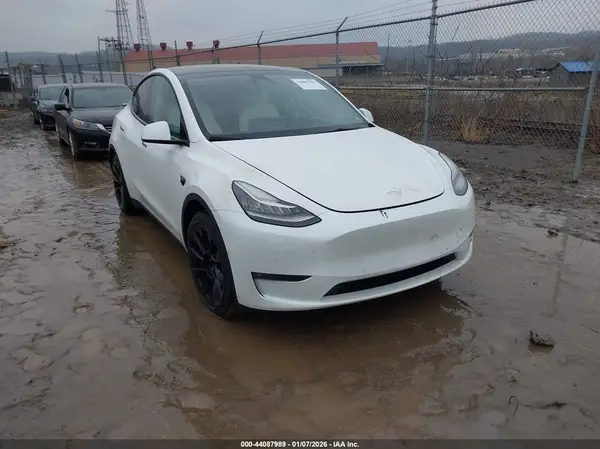 7SAYGDEE6NF436924 2022 TESLA MODEL Y - Image 1