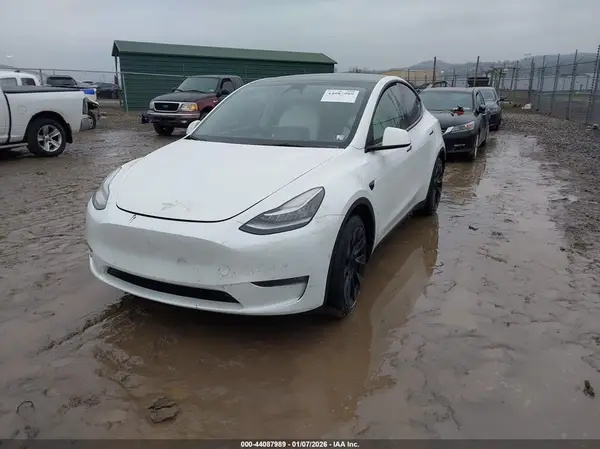 7SAYGDEE6NF436924 2022 TESLA MODEL Y - Image 2