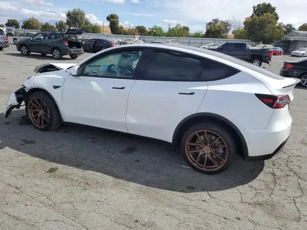 7SAYGDEE6NF436969 2022 TESLA MODEL Y - Image 2