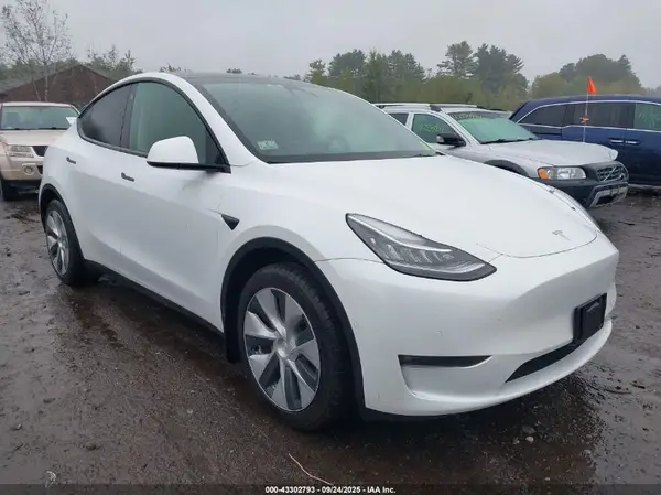 7SAYGDEE6NF442786 2022 TESLA MODEL Y - Image 1