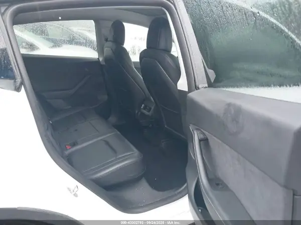 7SAYGDEE6NF442786 2022 TESLA MODEL Y - Image 8