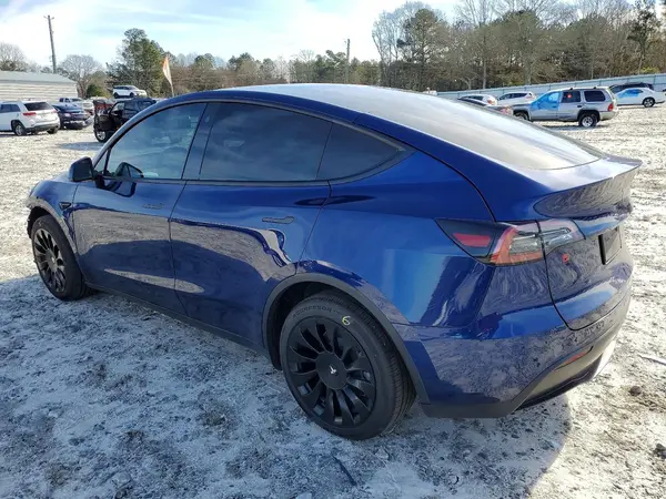 7SAYGDEE6NF446840 2022 TESLA MODEL Y - Image 2