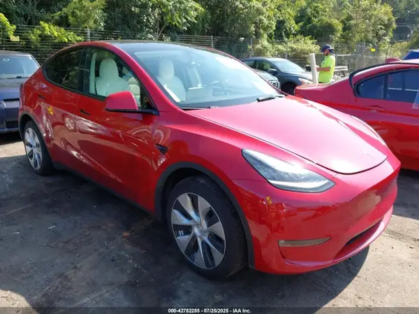 7SAYGDEE6NF447289 2022 TESLA MODEL Y - Image 1