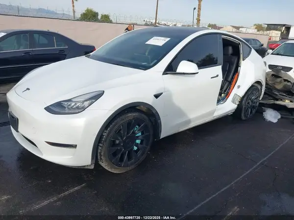 7SAYGDEE6NF480132 2022 TESLA MODEL Y - Image 2