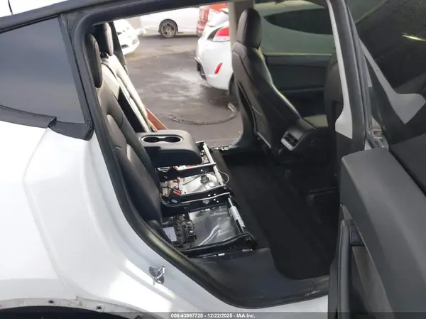 7SAYGDEE6NF480132 2022 TESLA MODEL Y - Image 8