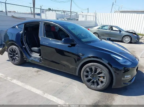 7SAYGDEE6NF480471 2022 TESLA MODEL Y - Image 1