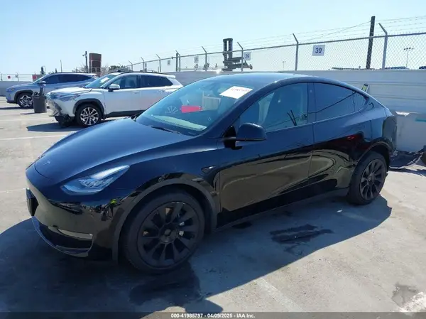 7SAYGDEE6NF480471 2022 TESLA MODEL Y - Image 2