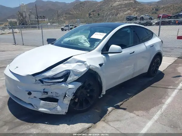 7SAYGDEE6NF481300 2022 TESLA MODEL Y - Image 2