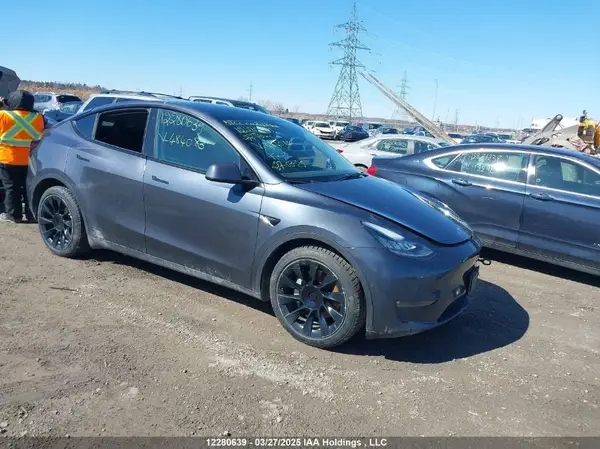 7SAYGDEE6NF484083 2022 TESLA MODEL Y - Image 1