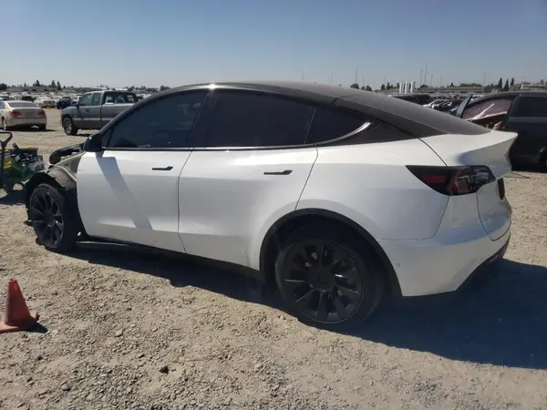 7SAYGDEE6NF484505 2022 TESLA MODEL Y - Image 2