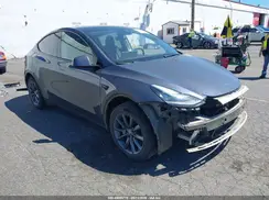 7SAYGDEE6NF511086 2022 TESLA MODEL Y