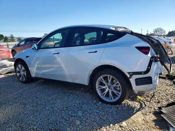 7SAYGDEE6NF547652 2022 TESLA MODEL Y - Image 2
