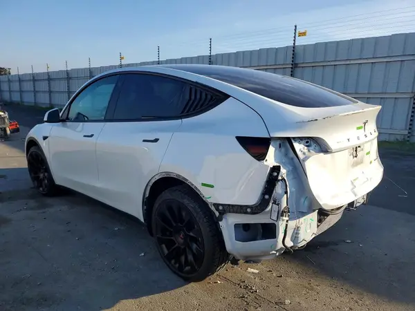 7SAYGDEE6NF550311 2022 TESLA MODEL Y - Image 2